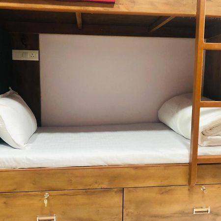 Everest Stays Rooms And Dormitory مومباي المظهر الخارجي الصورة