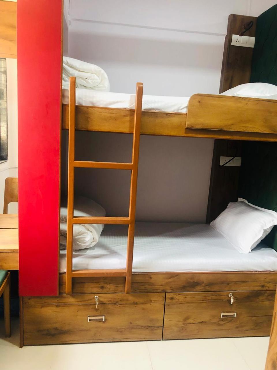 Everest Stays Rooms And Dormitory مومباي المظهر الخارجي الصورة