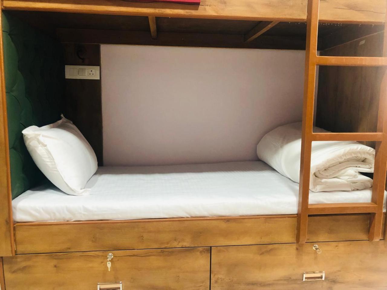 Everest Stays Rooms And Dormitory مومباي المظهر الخارجي الصورة