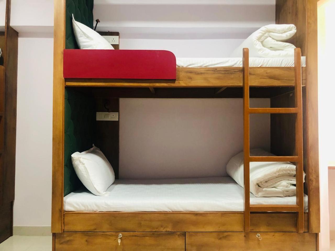 Everest Stays Rooms And Dormitory مومباي المظهر الخارجي الصورة